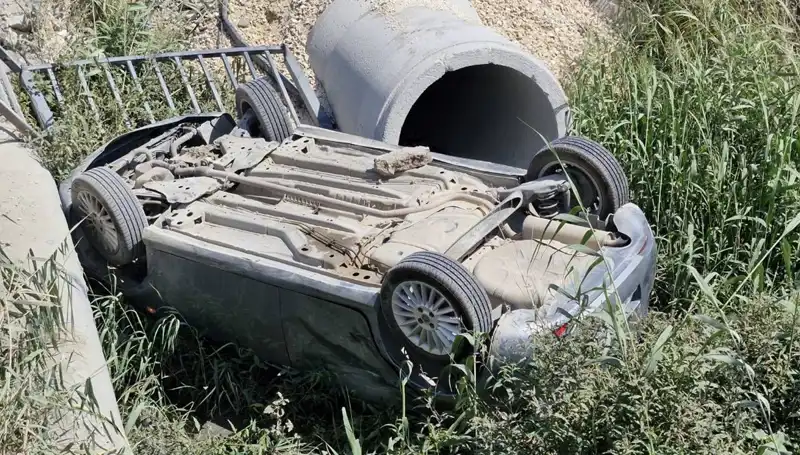 Pikapla Çarpışan Araç Su Kanalına Devrildi: Yaralıların Durumu Ne?