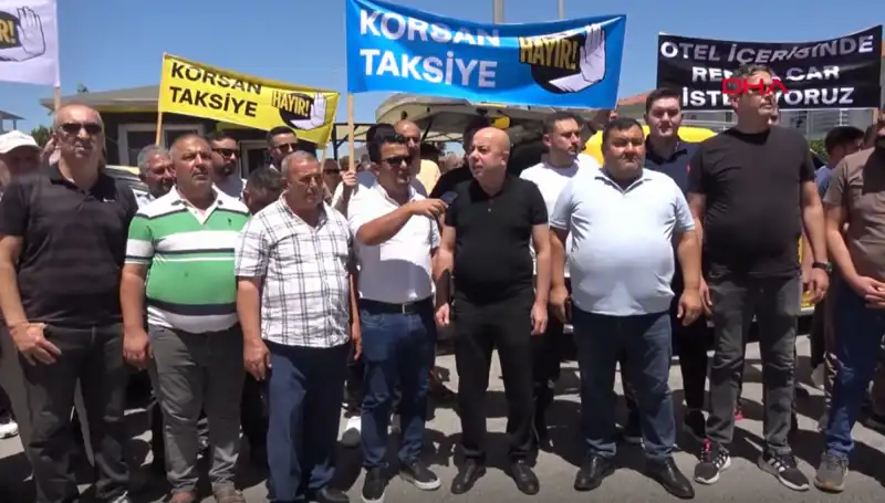Belek'te Taksiciler Kontak Kapatma Eylemi ile Dikkat Çekti