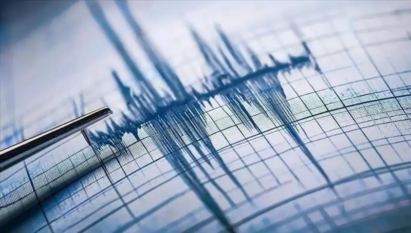 Ege Denizi'nde 3.0 Şiddetinde Deprem: Halkta Korku ve Panik Yaratıldı