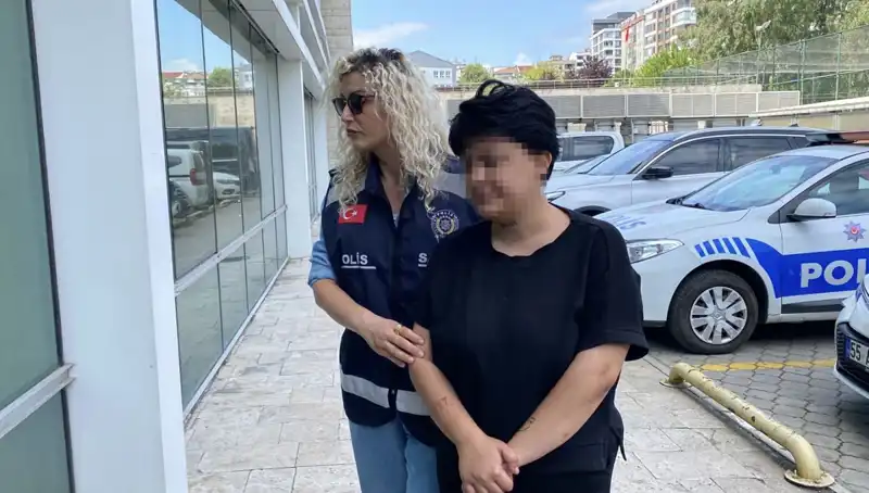 Korkunç Olay: Annesini 11 Yerinden Bıçaklayan Genç Gözaltında