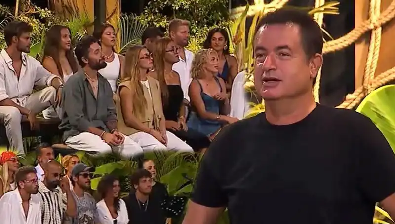 Survivor'da Birleşme Partisi Coşkusu: Yarışmacılar Şarkı Performanslarıyla Büyüledi