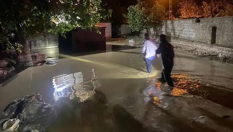 20 Dakikada Yaşamı Alt Üst Eden Sel Felaketi: Çöken Evler ve Boşaltılan Alanlar