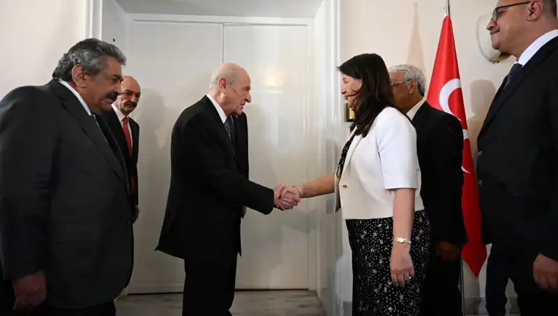 Bahçeli, DEM Parti Heyeti ile Görüşerek Siyasi Stratejileri Gözden Geçirdi