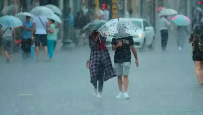 Meteoroloji'den Kritik Uyarı: Yangın Bölgesinde Güçlü Rüzgar, İstanbul'a Sağanak Yağış Geliyor