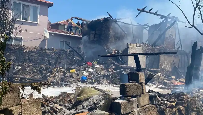Kırklareli’ndeki Yangın Faciasında İtfaiye Eri Yaralandı, Olayın Ayrıntıları Ortaya Çıktı