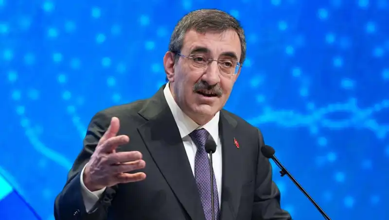 Cevdet Yılmaz, CHP Kurultayında İki Alternatifin Olduğunu Açıkladı
