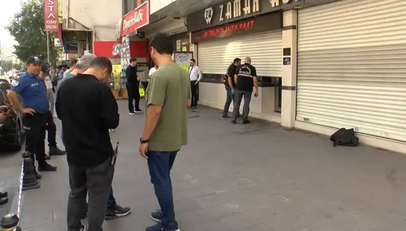 Güpegündüz Cadde Ortasında Kuyumcu Soyma Girişimi Güvenliği Sarsıldı