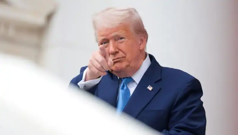 Adalet Bakanlığı'ndan Şok İddia: Trump'ın Epstein Belgelerinde İsim Geçiyor