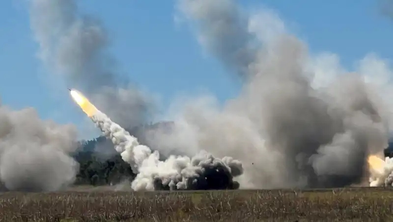 Avustralya’nın Askeri Gücü HIMARS ile Güç Kazanıyor: İlk Kez Fırlatıldı!