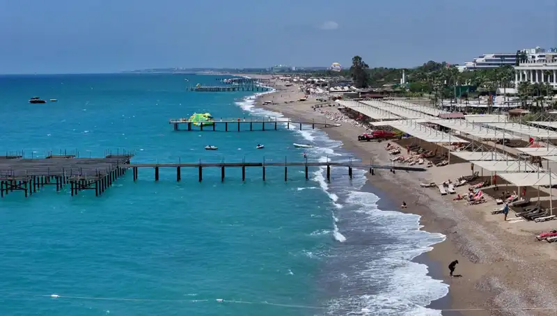 Antalya Sahillerinde Güneşli Hava: Yaz Mevsimi Geri Döndü!