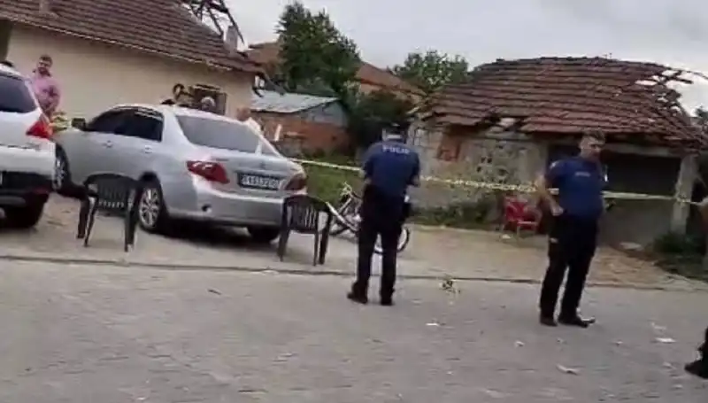 Korkunç Cinayet: Öldürdüğü Kişiyi Tuvalette Sakladı, Paniğe Neden Oldu