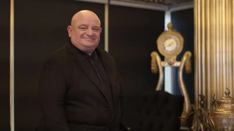 Moiz Mitrani: Tekstil Sektöründen Finans Dünyasına Açılan Kapı