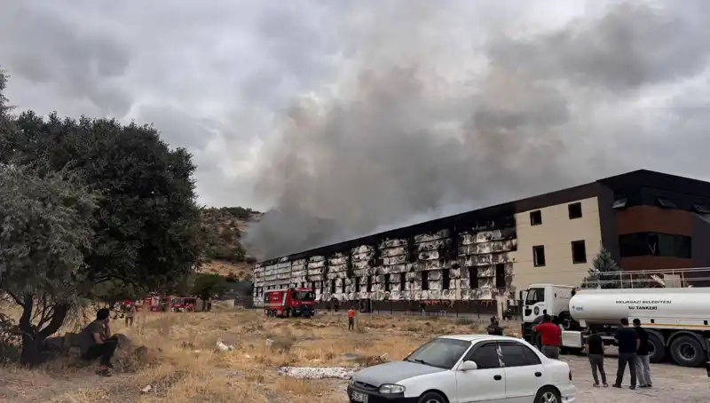 Kayseri’de Mobilya Fabrikasında Çıkan Yangın, Büyük Hasara Neden Oldu