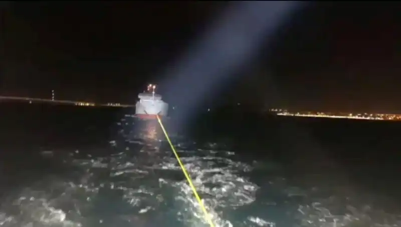 Çanakkale Boğazı'nda Gemi Arızası: Deniz Trafiği Tehlikeye Girdi!