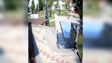 Kastamonu'da Muhtarın Hayatını Kayıt Altına Alan Bıçaklı Saldırı Şok Etti