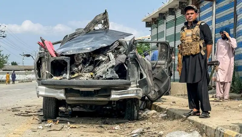 Pakistan'da Şok Patlama: Dört Hükümet Yetkilisi ve Bir Polis Memuru Hayatını Kaybetti