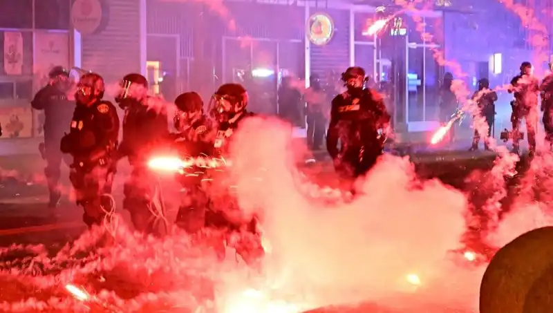 Los Angeles'taki Protestolar ABD'yi Sarmalayan Bir İsyana Dönüşüyor