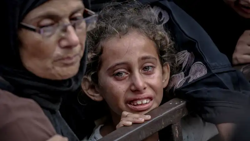 Gazze'de Açlık Savaşı: İsrail Askeri Yemekleri Toprağa Gömmüş!