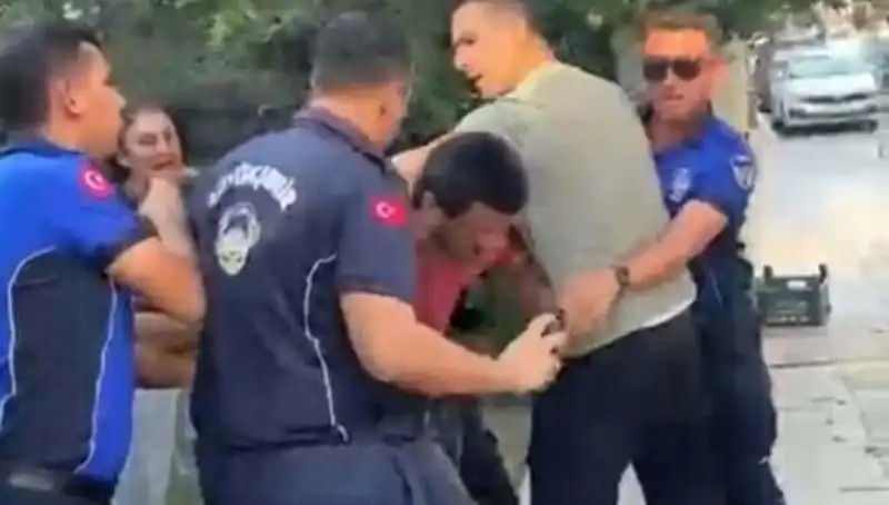 Seyyar Satıcıya Zabıta Tarafından Sokakta Dayak: Olayın Arkasındaki Gerçekler