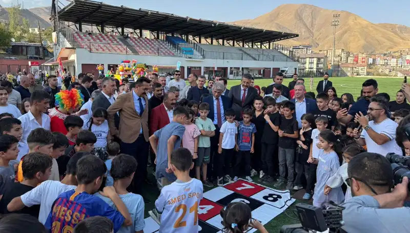 Hakkari’de Renkli Anadoluların Buluşması: Coşkulu Anadolu Şenliği Başladı!