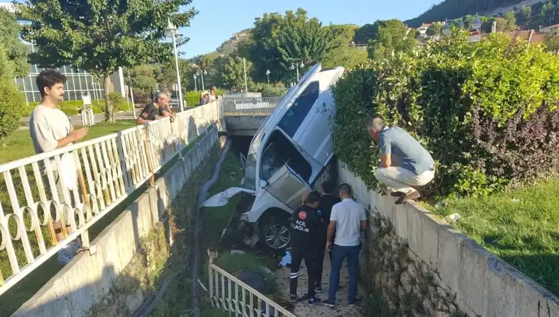 Muğla’da Direksiyon Hatası Üzerine Yaşanan Talihsiz Kaza