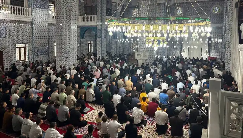 Iğdır'da İlk Bayram Namazı Coşkuyla Kılındı: Duygular Zirveye Ulaştı