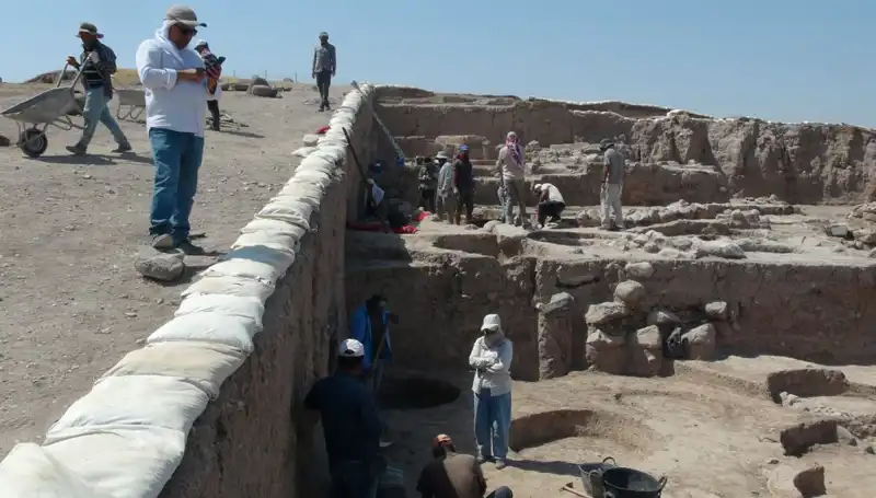 Oylum Höyük'teki Kazı Çalışmaları: Sıcak Hava Dinlemeden Tarih Gün Yüzüne Çıkıyor