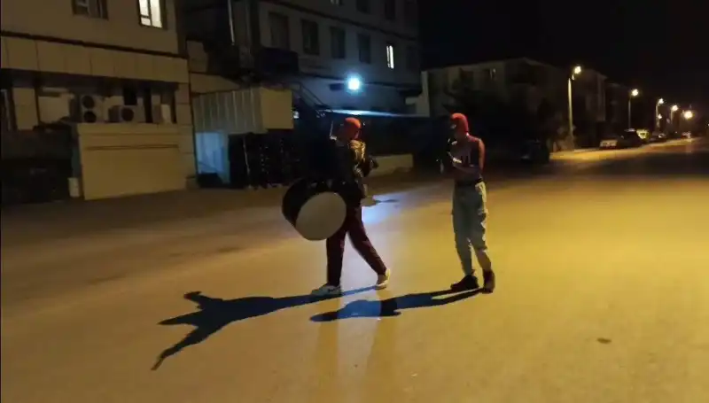 Erzincan'da Sahur Geleneği: 'Örümcek Adamlar' Sokaklarda Davul Zurna Çaldı