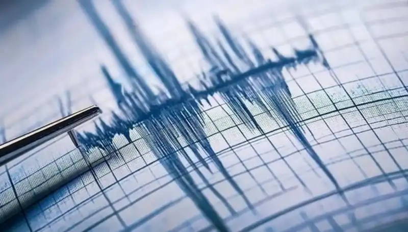 İran’da 5.7 Şiddetinde Deprem: Halk Tedirgin, Hasarlar Belirtiliyor