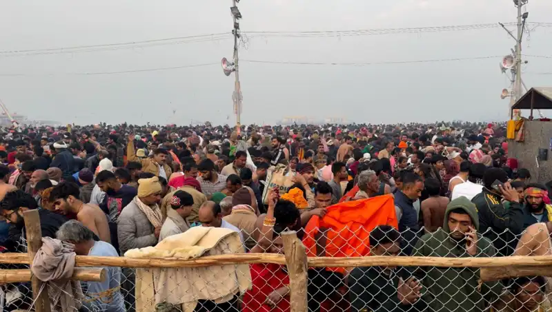 Hindistan'daki Dini Festivalde İzdiham: En Az Altı Can Gitti