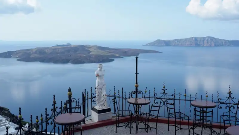Santorini'de Gergin Bekleyiş: Ada Sulara Gömülebilir mi?