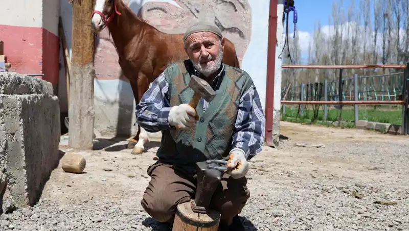77 Yaşında Mesleğin Son Ustası: 63 Yıldır İşini Aşk ile Sürdürüyor