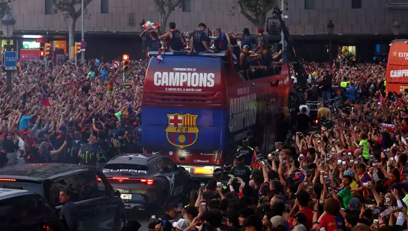 Barcelona'nın Süperstarları Taraftarlarıyla Unutulmaz Buluşma Gerçekleştirdi