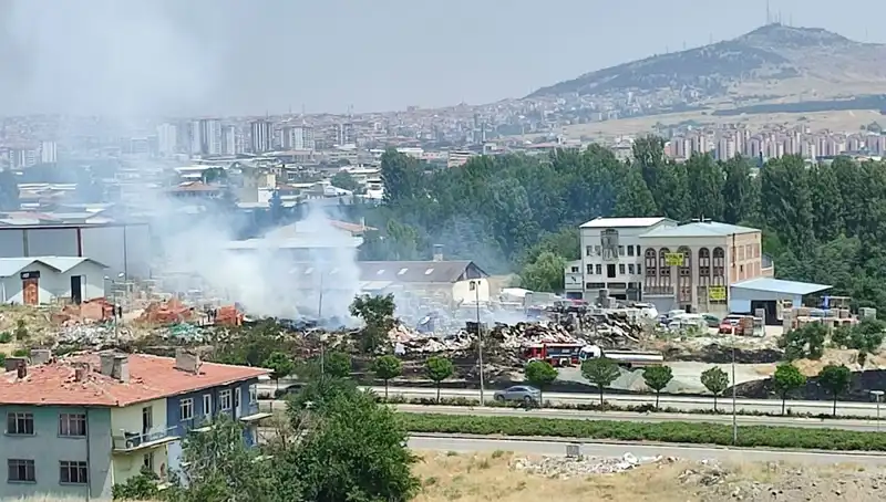 Otluk Alanda Çıkan Yangın Depoyu Kül Etti: Yerel Halk Eyleme Geçti