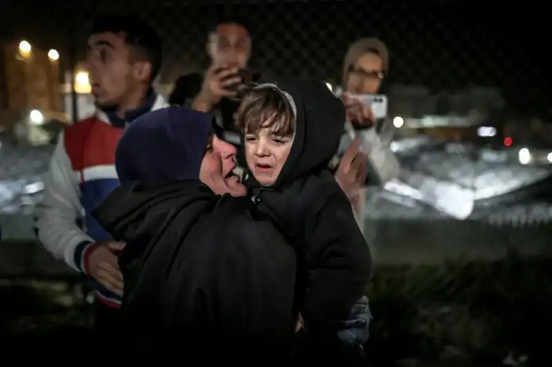 Filistinliler Refah'ta Dört Gözle Beklenen Geçişlerle Ailelerine Kavuştu