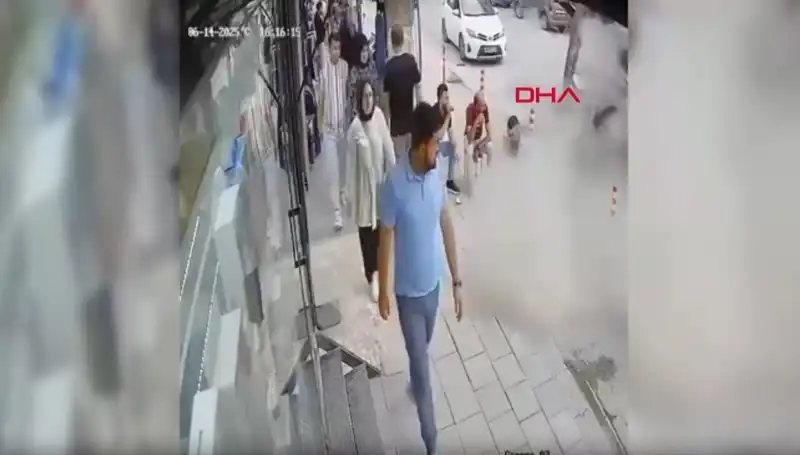 TIR Pastiği Patladı, O Anlar Gözler Önünde Yaşandı!