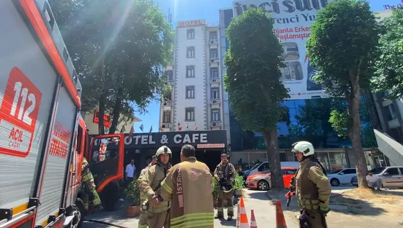 Fatih'te Otel Yemekhanesinde Çıkan Yangın, Panik Yarattı
