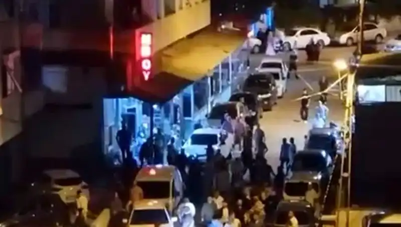 Düğün Çıkışı Skandalı: Kalabalığın İçine Dalan Araç Şok Yarattı