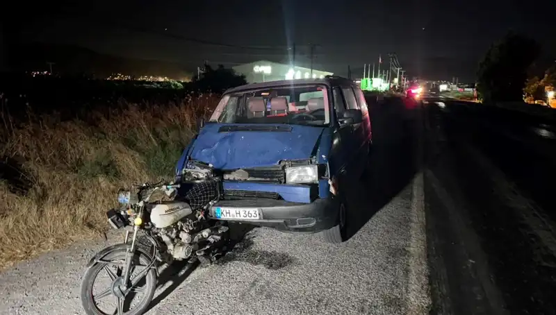 Söke'de Minibüs Motosiklete Çarptı: 3 Yaralı, Korkutucu Anlar Yaşandı!