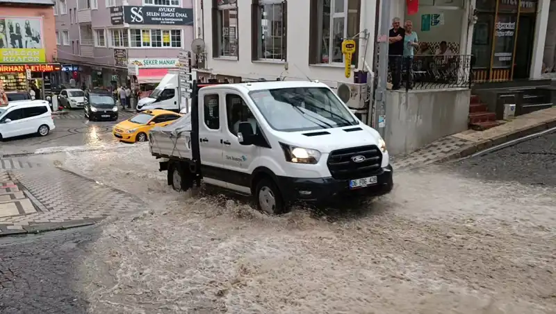 Şehirde 10 Dkikalık Sağanak, Su Baskınlarına Yol Açtı!