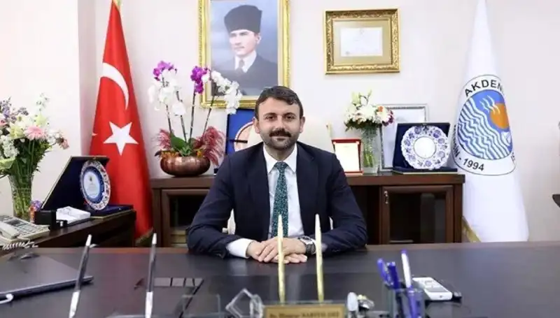 Eski Akdeniz Belediye Başkanı Sarıyıldız’ın Tahliyesi: Siyasi ve Toplumsal Etkileri