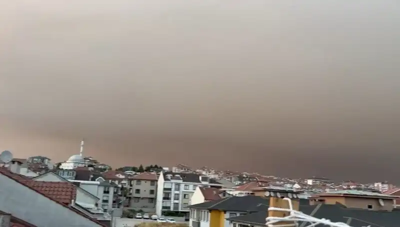 Bursa'da Kül Yağmuru Alarmı: Pencerelerinizi Kapatın, Güvenliğinizi Sağlayın!