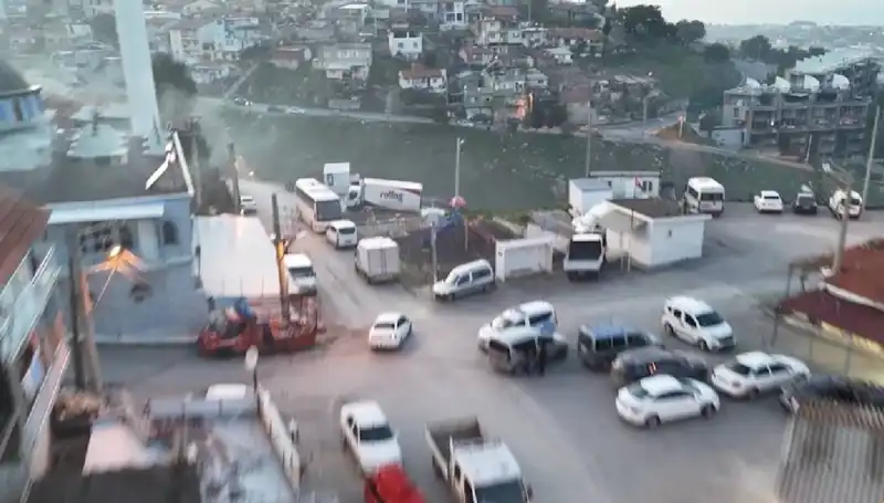 İzmir’de Gerçekleştirilen Operasyonda 99 Kişi Gözaltına Alındı!