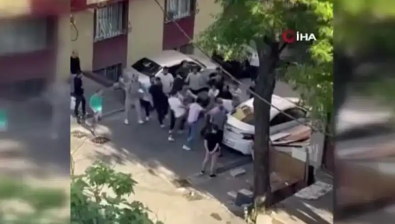 Kapıları Zorlayan Madde Bağımlısına Meydan Dayakları: Toplumda Tedirginlik Yayılıyor