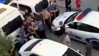 Sosyal Medya Kavgası Sokaklarda Patlak Verdi: 4 Yaralı, 2'si Polis